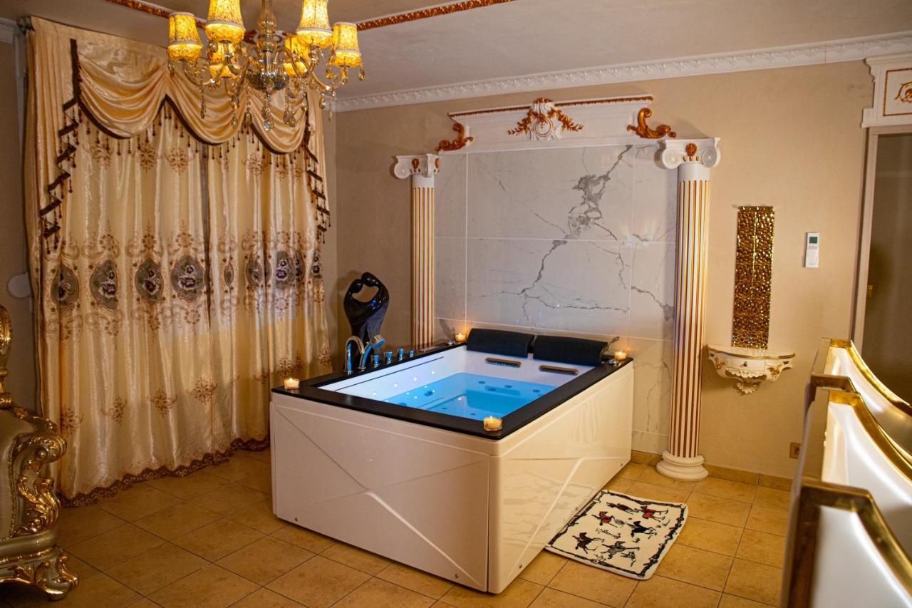 Le Petit Versailles Vernon  Εξωτερικό φωτογραφία